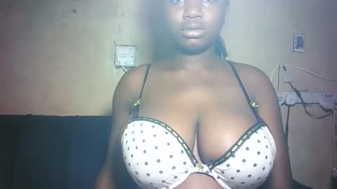 pretty_milan online show from 03.19.26