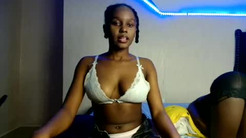 Snapshot of pretty_nyra chatting on 07.05.26 Nyra online show from 07.05.26