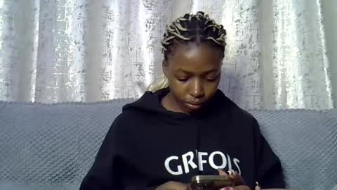 pretty_petite24 online show from 09.12.25