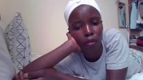 pretty_petite_ebony online show from 10.19.25