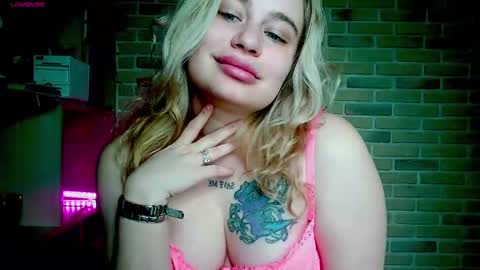 Snapshot of prettyaliceee chatting on 01.08.25 Alice online show from 01.08.25