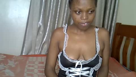 Snapshot of prettybabe02 chatting on 10.04.25 SaraCattra online show from 10.04.25