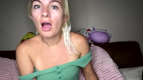 Snapshot of prettybabypetite chatting on 10.28.25 Missy Jack online show from 10.28.25