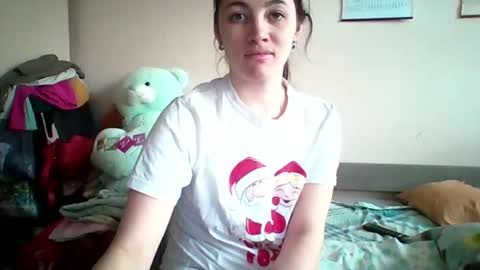 Snapshot of prettybella_7 chatting on 04.27.26 Bella online show from 04.27.26