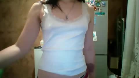 Snapshot of prettybella_7 chatting on 05.18.26 Bella online show from 05.18.26