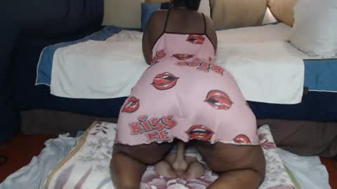 Snapshot of prettyblack25 chatting on 06.27.26 Cindy online show from 06.27.26