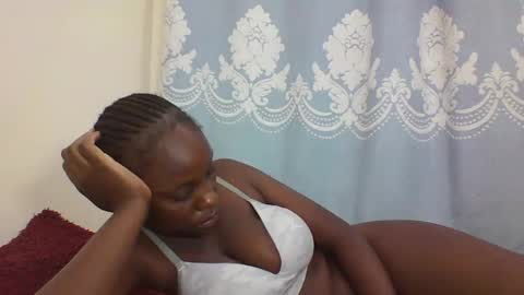 Snapshot of prettydarkskin002 chatting on 02.22.25 SHANIA online show from 02.22.25