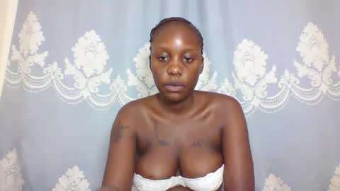 Snapshot of prettydarkskin002 chatting on 03.12.25 SHANIA online show from 03.12.25