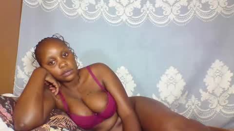 Snapshot of prettydarkskin002 chatting on 09.10.25 SHANIA online show from 09.10.25