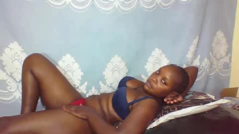 Snapshot of prettydarkskin002 chatting on 09.12.25 SHANIA online show from 09.12.25