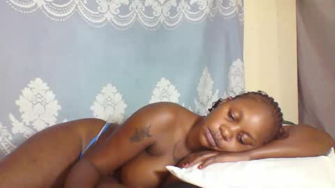 Snapshot of prettydarkskin002 chatting on 09.16.25 SHANIA online show from 09.16.25