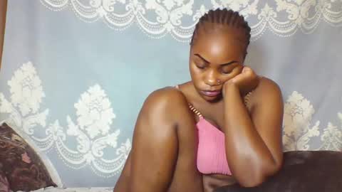 Snapshot of prettydarkskin002 chatting on 09.18.25 SHANIA online show from 09.18.25