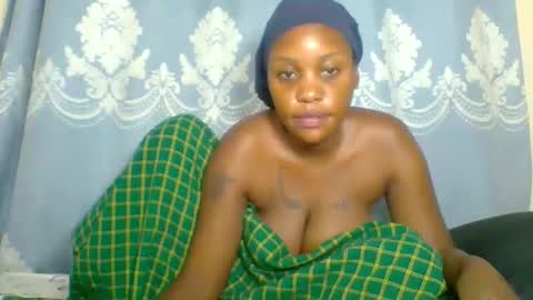 Snapshot of prettydarkskin002 chatting on 10.06.25 SHANIA online show from 10.06.25