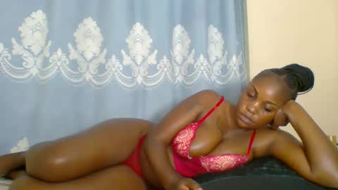 Snapshot of prettydarkskin002 chatting on 10.21.25 SHANIA online show from 10.21.25