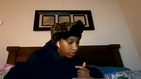 Snapshot of prettyfacefemale chatting on 10.14.25 prettyfacefemale online show from 10.14.25