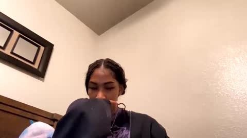 Snapshot of prettyfacefemale chatting on 10.15.25 prettyfacefemale online show from 10.15.25