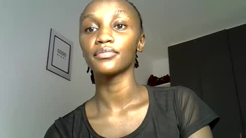 Snapshot of prettygee21 chatting on 04.30.26 Pretty darkskin doll online show from 04.30.26