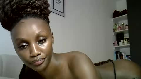 Snapshot of prettygee21 chatting on 05.08.26 Pretty darkskin doll online show from 05.08.26