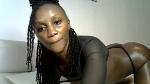Snapshot of prettygee21 chatting on 07.22.26 Pretty darkskin doll online show from 07.22.26