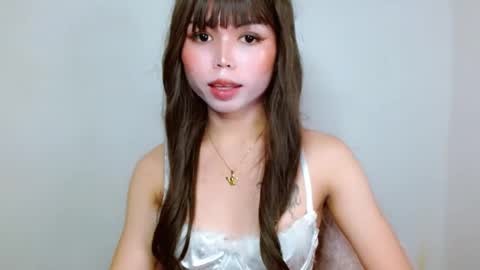 Snapshot of prettyjulian chatting on 12.20.24 SEXY JULIA online show from 12.20.24