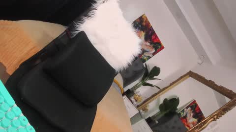 prettyjuliax online show from 01.14.25