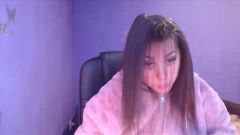Snapshot of prettyjulliette chatting on 01.01.25 prettyjulliette online show from 01.01.25