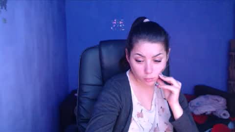 Snapshot of prettyjulliette chatting on 01.06.25 prettyjulliette online show from 01.06.25