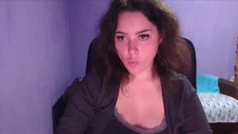 Snapshot of prettyjulliette chatting on 01.22.25 prettyjulliette online show from 01.22.25