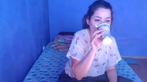 Snapshot of prettyjulliette chatting on 03.08.25 prettyjulliette online show from 03.08.25