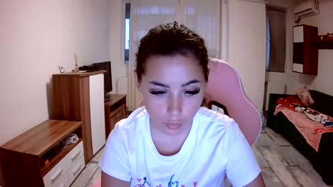 Snapshot of prettyjulliette chatting on 09.11.25 prettyjulliette online show from 09.11.25