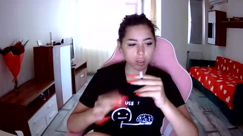Snapshot of prettyjulliette chatting on 09.25.25 prettyjulliette online show from 09.25.25