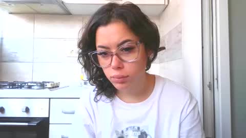 Snapshot of prettyjulliette chatting on 10.21.25 prettyjulliette online show from 10.21.25