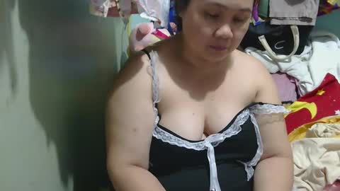 Snapshot of prettynhing chatting on 01.11.25 Nhing online show from 01.11.25