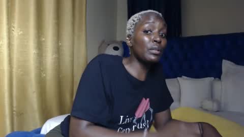 Snapshot of prettyquee chatting on 10.09.25 sasha online show from 10.09.25