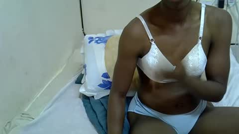 Pretty Queen online show from 11.22.25