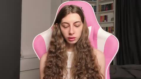 Snapshot of prettysomething chatting on 06.16.26 Sophie next stream will be at Monday i will wait you guys online show from 06.16.26