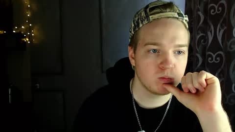 Snapshot of princ4real chatting on 03.04.25 prince online show from 03.04.25