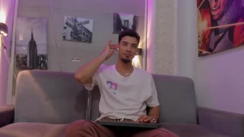 Snapshot of prince_arthur77 chatting on 12.29.24 prince_arthur77 online show from 12.29.24