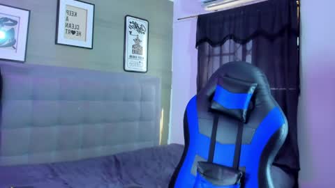 prince_arthur77 online show from 04.12.26