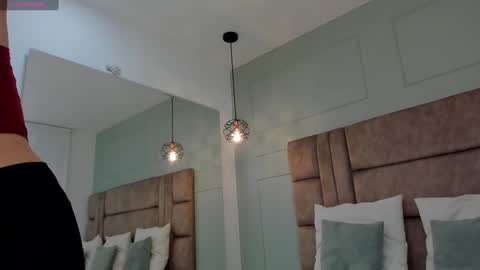 Paris online show from 02.03.25