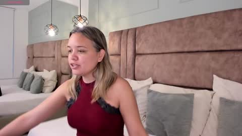 Paris online show from 02.17.25