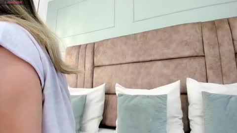 Paris online show from 02.21.25