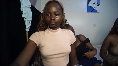 Snapshot of princess_bee1 chatting on 12.15.25 princess online show from 12.15.25