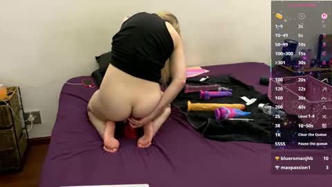 Snapshot of princess_kiki_za chatting on 09.16.25 Kiki online show from 09.16.25