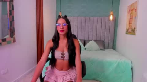 Snapshot of princess_skinny_ chatting on 05.11.26 Mia online show from 05.11.26