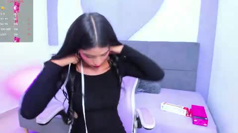 Snapshot of princess_skinny_ chatting on 07.27.26 Mia online show from 07.27.26