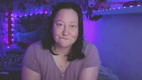 Lux Alot Luxi online show from 09.22.25