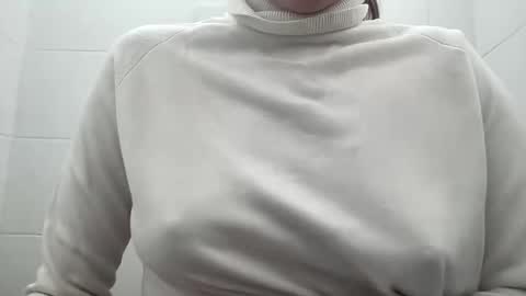 Snapshot of princesss99495055 chatting on 02.22.25 PureLust Couple online show from 02.22.25