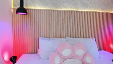 Profana Red online show from 03.08.26