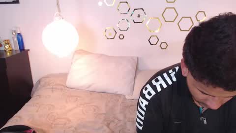 Adris  Juan online show from 10.28.25